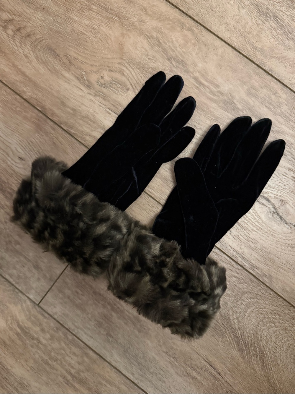 Women's Black Velvet Gloves with Faux Fur Cuff